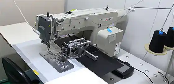 自社工場でのキャンバス製造