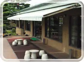 喫煙スペース・雨除け
